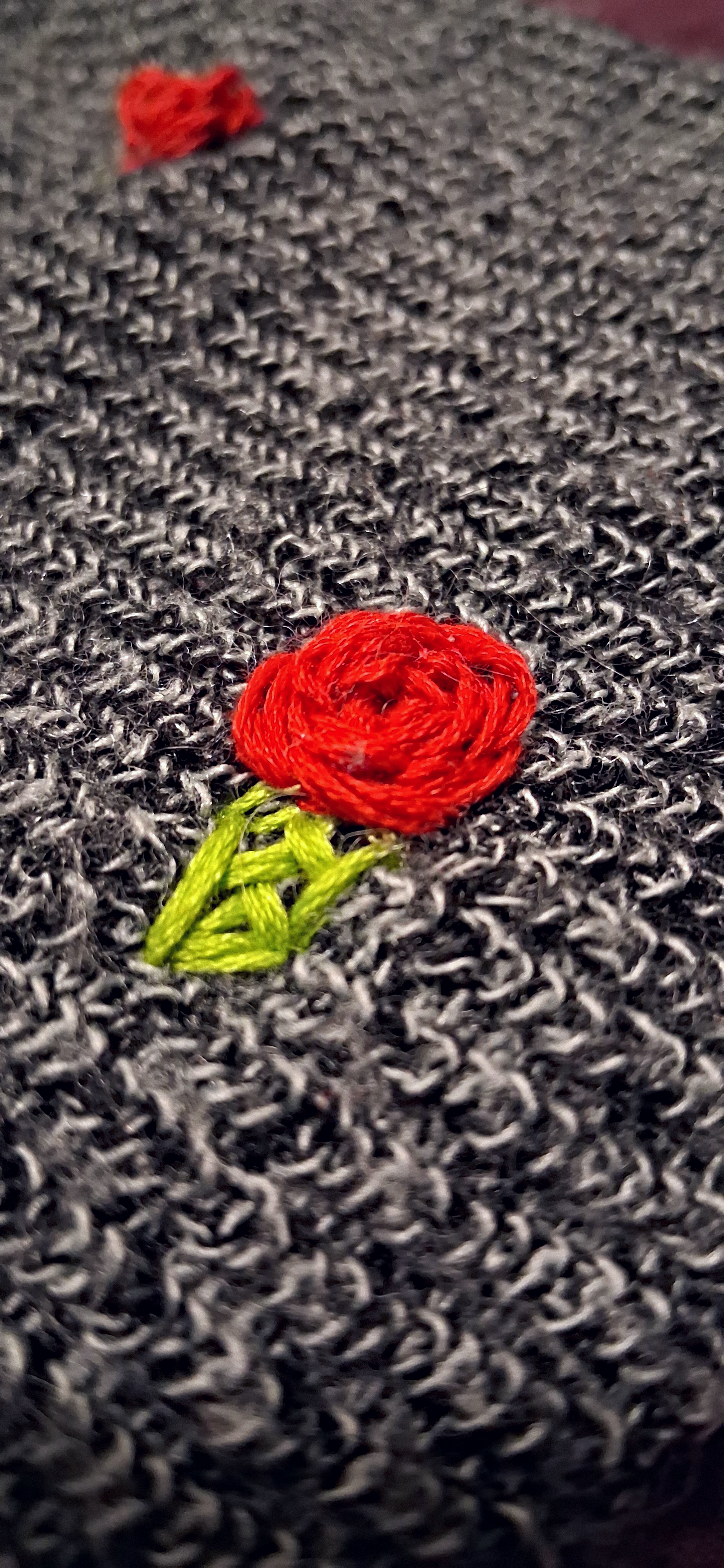 Cuffless Beanie with Roses - Grey