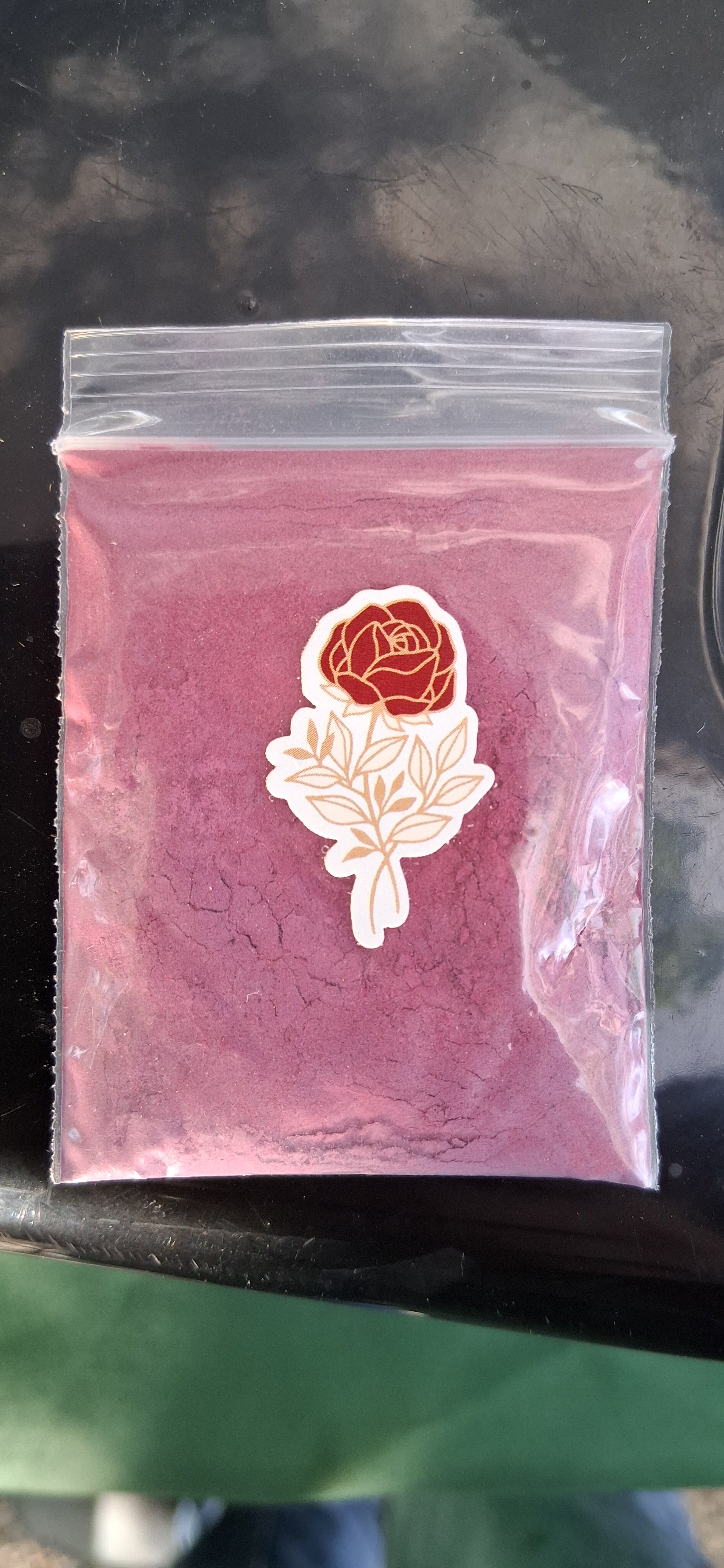 Rose petal powder organic